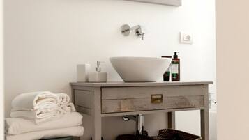 Dusche, Haartrockner, Bidet