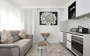 Apartment (Tuynhuys 2) | Living area | 32-inch LCD TV with satellite channels, TV - Tuynhuys (Cape Town)