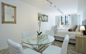 Apartment (Tuynhuys 1) | In-room dining - Tuynhuys (Cape Town)