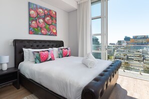Apartamento de lujo | 1 dormitorio, escritorio, espacio para trabajar con un portátil