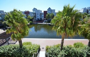 Exterior - Quayside (Cape Town)