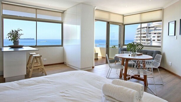 Studio (Blue Waters 2) | Desk, blackout curtains, iron/ironing board, free WiFi - Blue Waters Studios (Cape Town)