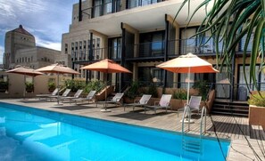 Outdoor pool - The Piazza (Cape Town)