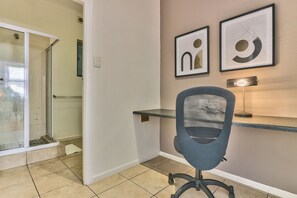 1 bedroom, desk, iron/ironing board, free WiFi - The Piazza (Cape Town)