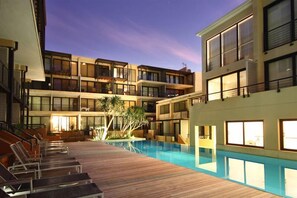 Outdoor pool - The Piazza (Cape Town)