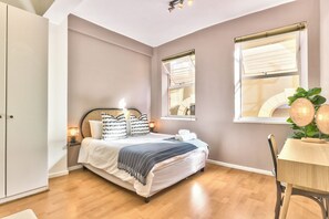 1 bedroom, desk, iron/ironing board, free WiFi - The Piazza (Cape Town)