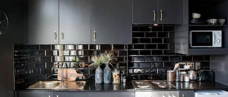 Luxury-Apartment | Eigene Küche | Kühlschrank, Mikrowelle, Ofen, Herdplatte