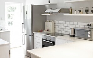 Apartment, 2 Schlafzimmer | Eigene Küche | Kühlschrank, Mikrowelle, Ofen, Herdplatte