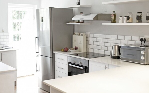 Apartment, 2 Bedrooms | Private kitchen