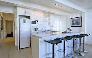 Appartement | Cuisine privée | Réfrigérateur, micro-ondes, four, plaque de cuisson