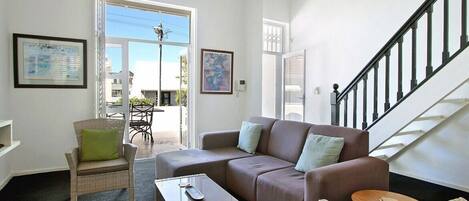 Apartment | Living area | 32-inch LCD TV with satellite channels, TV