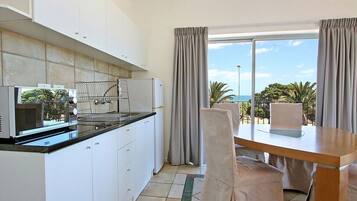 Apartment, 1 Bedroom, Sea View | Private kitchen | Fridge, microwave, oven, stovetop