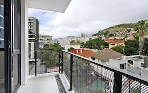 Apartment, 1 Bedroom, Mountain View | Balcony