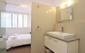 Apartment | Bathroom