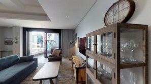 32-inch LCD TV with satellite channels, TV