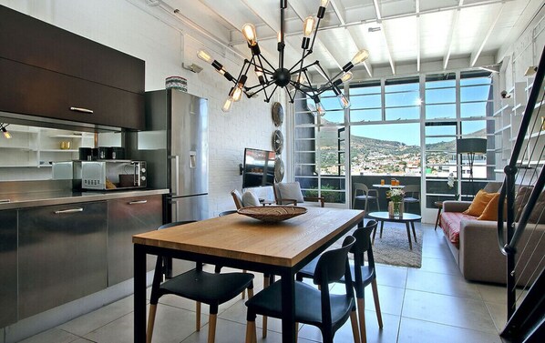 Apartment | Private kitchen | Full-sized fridge, oven, stovetop, electric kettle - Manhattan Place (Cape Town)