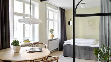 1 slaapkamer, een strijkplank/strijkijzer, reisbedje, gratis wifi