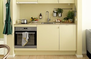 Frigorifero, forno, piano cottura, lavastoviglie