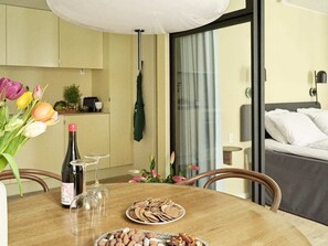 1 bedroom, iron/ironing board, travel cot, free WiFi