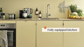 Fridge, oven, stovetop, dishwasher