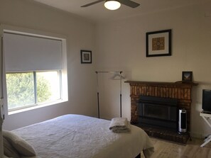 Bedroom 2 - with central australian theme