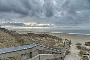 Beach nearby - Bright Emerald Isle Condo w/ Private Beach Access! (Emerald Isle)