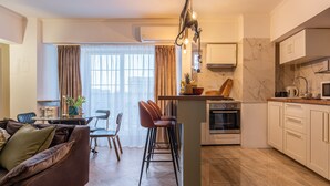 Apartemen Deluks, 2 kamar tidur, kamar mandi pribadi, pemandangan kota | Dapur pribadi