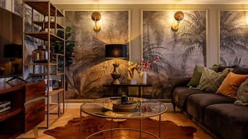 Deluxe Apartment, 2 Bedrooms, Private Bathroom, City View | Living room | 110-cm Smart TV with digital channels, TV, Netflix