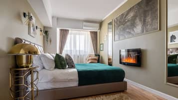 Deluxe Apartment, 2 Bedrooms, Private Bathroom, City View | 2 bedrooms, premium bedding, memory foam beds, desk
