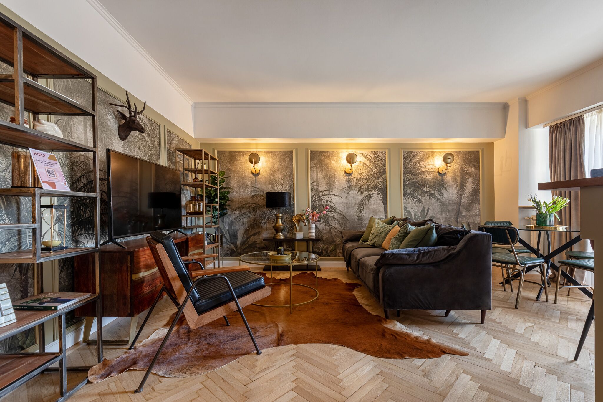 Deluxe Apartment, 2 Bedrooms, Private Bathroom, City View | Living room | 110-cm Smart TV with digital channels, TV, Netflix