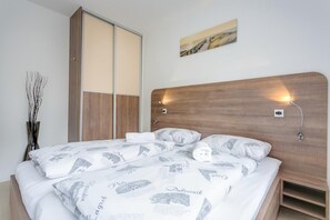 Apartment, 2 Schlafzimmer | 2 Schlafzimmer, kostenloses WLAN, Bettwäsche