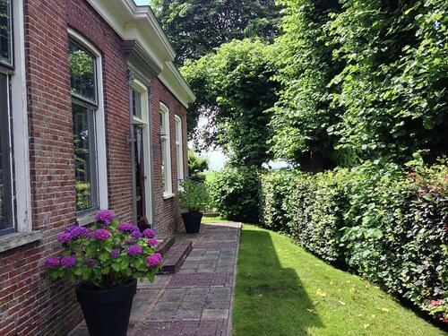 Peaceful Apartment in Ten Post With Garden