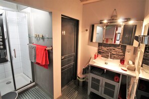 Bathroom - Cottage in Saint-quirin by Lake & Town (Saint-Quirin)