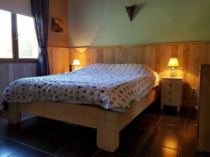 Room amenity - Villa Retreat With Pool and Pets (Vélieux)