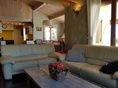 Villa Retreat With Pool and Pets