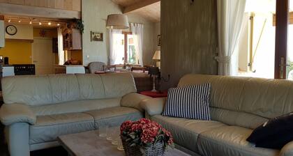 Villa Retreat With Pool and Pets