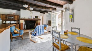 House | Living room - Tranquil Escape in Cendrieux (Val de Louyre et Caudeau)