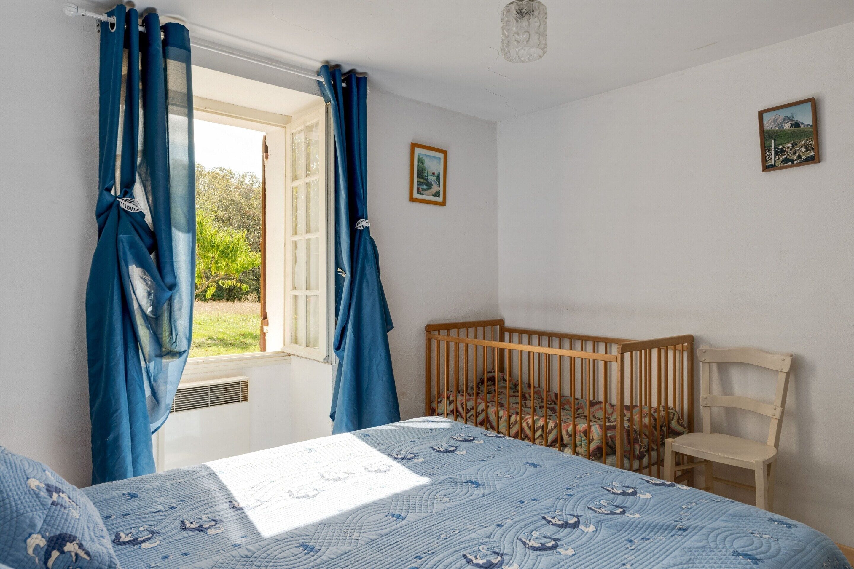House | 3 bedrooms, individually furnished, iron/ironing board