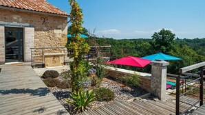 Exterior - Rich Villa in Fouleix With Pool, Bar and Hot Tub (Fouleix)