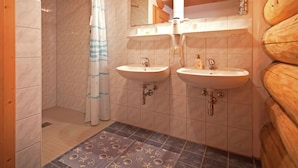 Bathroom - Cozy Chalet in Fusch an der Großglocknerstraße With Sauna (Fusch an der Grossglocknerstrasse)