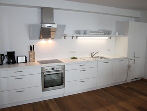 Apartment | Eigene Küche | Kühlschrank, Ofen, Geschirrspüler