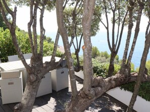 Terrace/patio - Beautiful villa in Cavalaire-sur-Mer with pool and sea view (Cavalaire-sur-Mer)