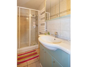 Chalet | Bathroom | Shower - Charming Chalet in Champagny-en-vanoise Near Ski Area (Champagny-en-Vanoise)