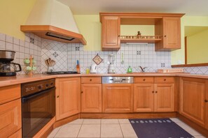 Private kitchen - Holiday Home With Private Garden (Cazals)