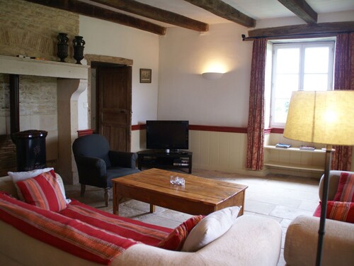 Wonderfully Quiet, Charming House With Large Private Swimming Pool in Saint-macoux