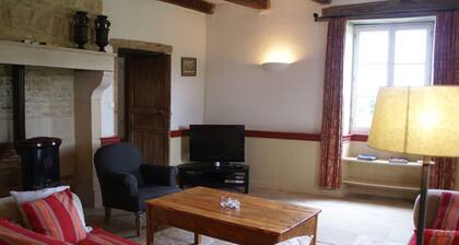 Wonderfully Quiet, Charming House With Large Private Swimming Pool in Saint-macoux