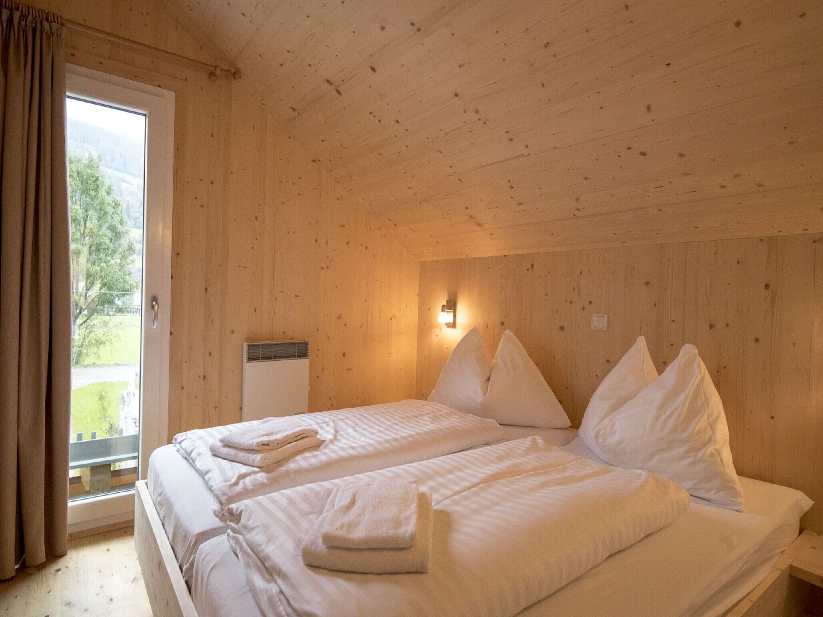 4 bedrooms, individually furnished, bed sheets