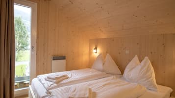 4 bedrooms, individually furnished, bed sheets