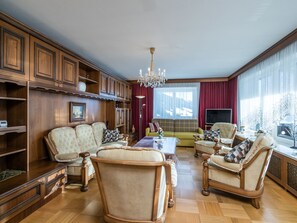 House | Living room - Holiday Home in Königsleiten With Terrace, Garden, Parking (Wald im Pinzgau)