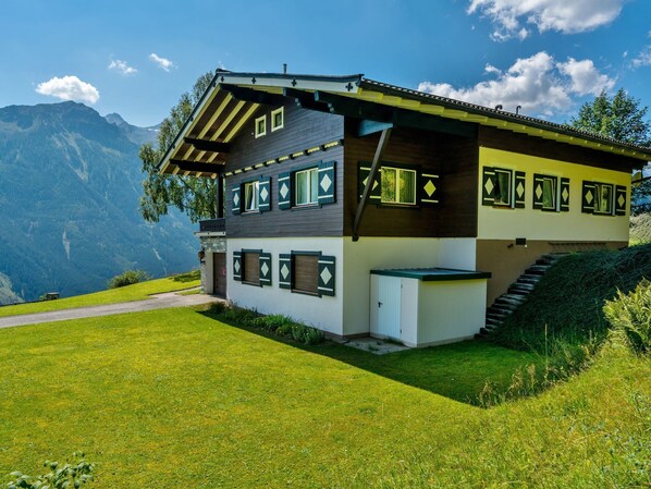 Exterior - Holiday Home in Königsleiten With Terrace, Garden, Parking (Wald im Pinzgau)